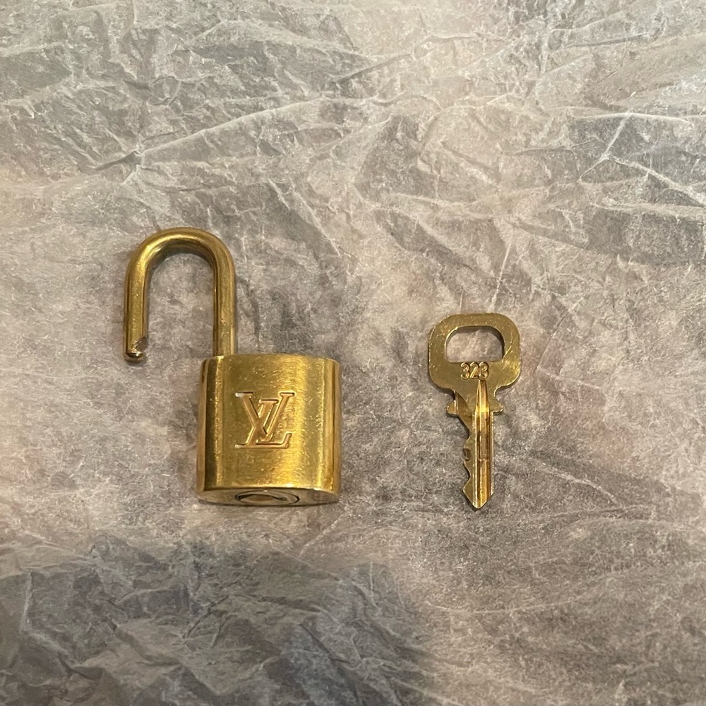 Louis Vuitton Brass Lock and Key Set #323
